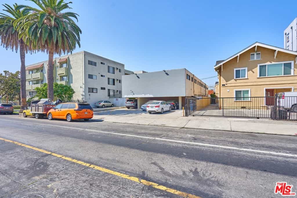Condominium in Parklabrea, California 11002600