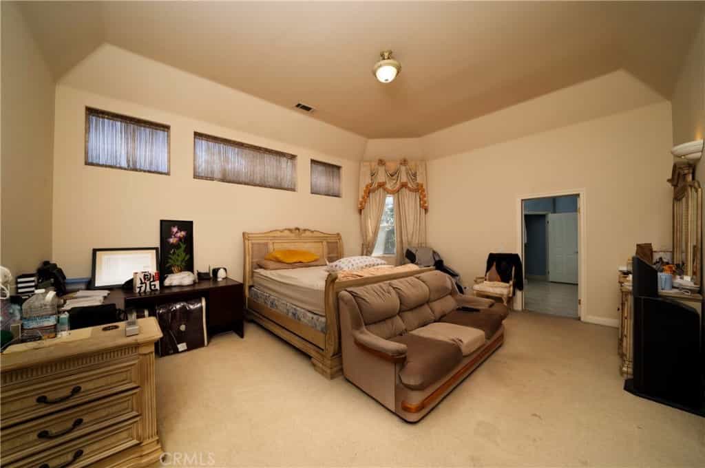 Condominium in San Gabriel, California 11002636