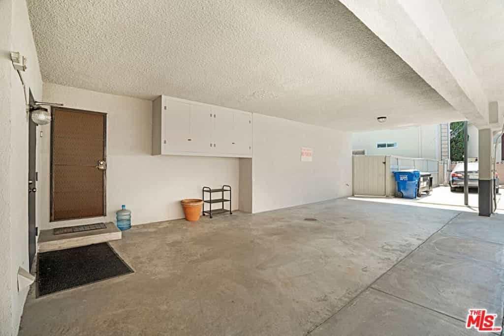 Condominium in Los Angeles, California 11002828