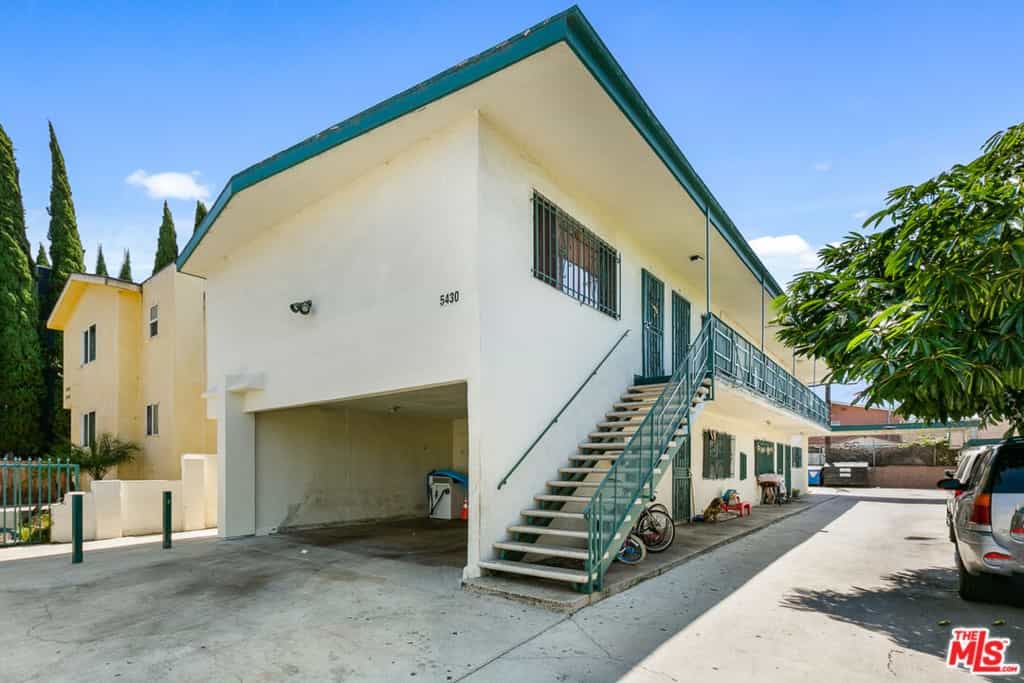 Condominium in Baldwin Hills, California 11002837