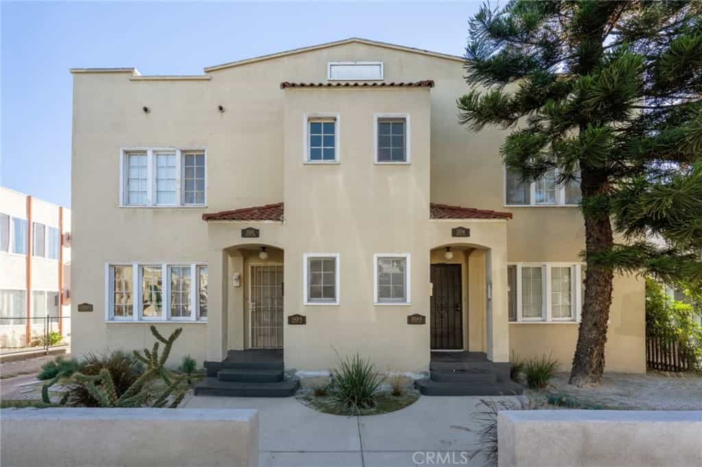 Condominium in Parklabrea, California 11002969