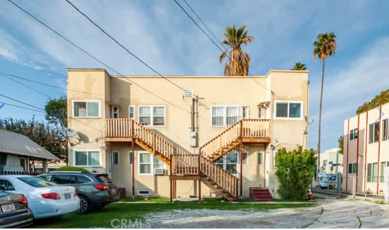 Condominium in Parklabrea, California 11002969