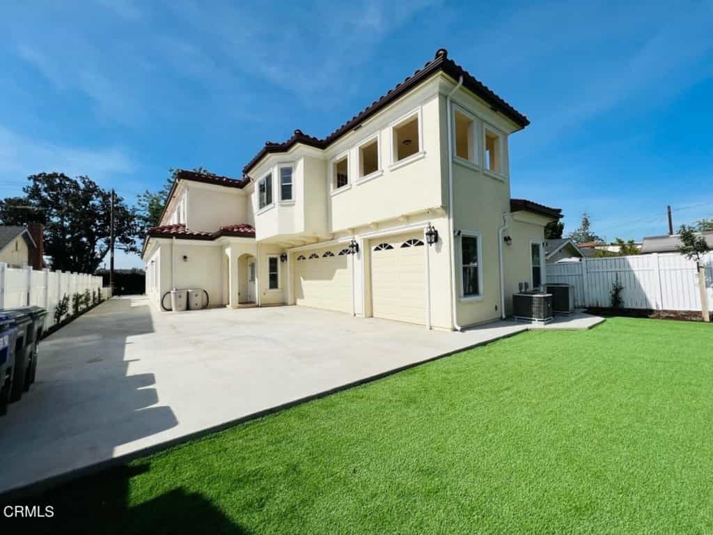 Condominium in San Gabriel, California 11002986