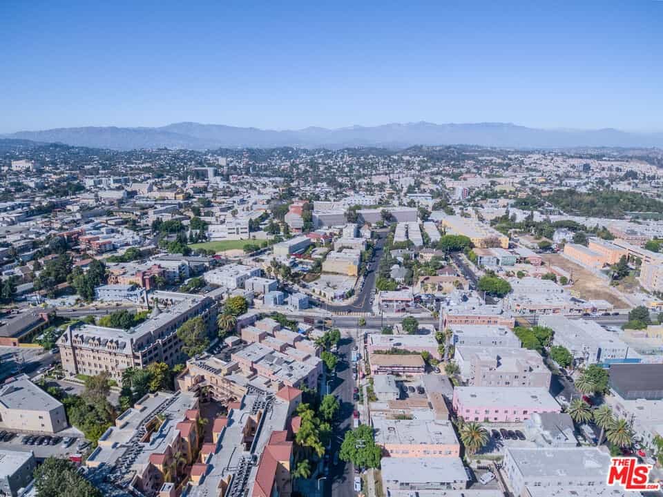 Condominium in Los Angeles, California 11003035