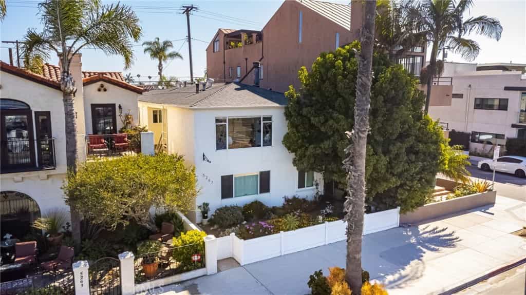 Condominium in Long Beach, California 11003070