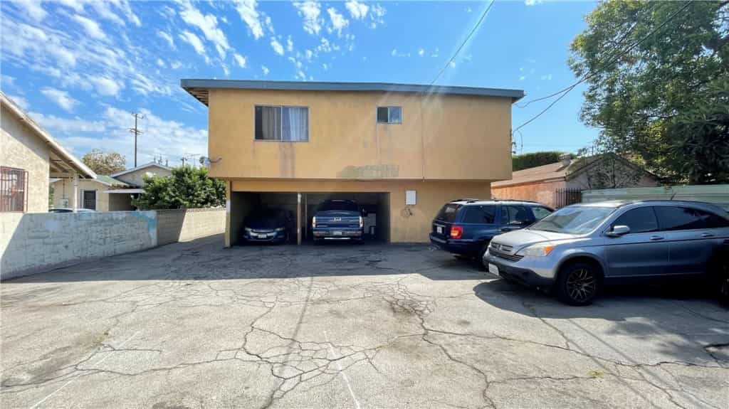 Condominium in Los Angeles, California 11003088