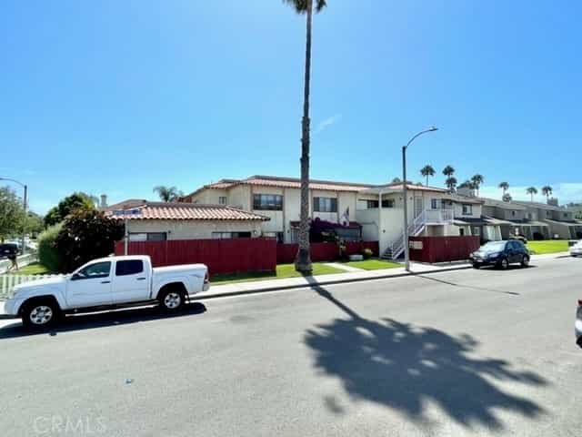 Condominium in Huntington Beach, California 11003283