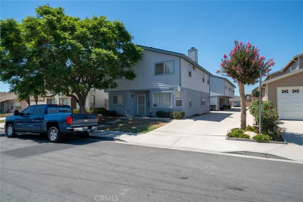 公寓 在 Cypress, California 11003338