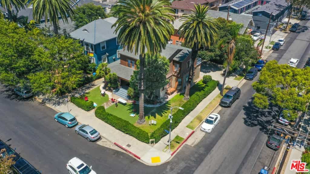Condominium in Los Angeles, California 11003368
