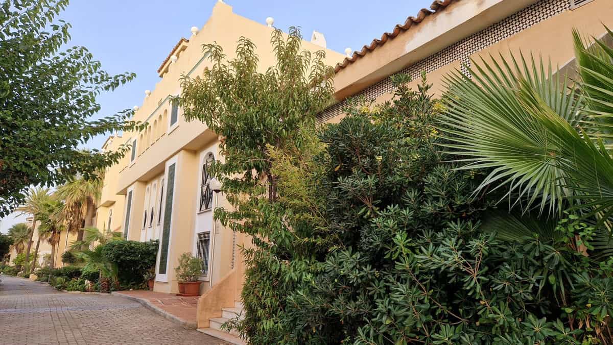 Eigentumswohnung im Estepona, Andalucía 11004631