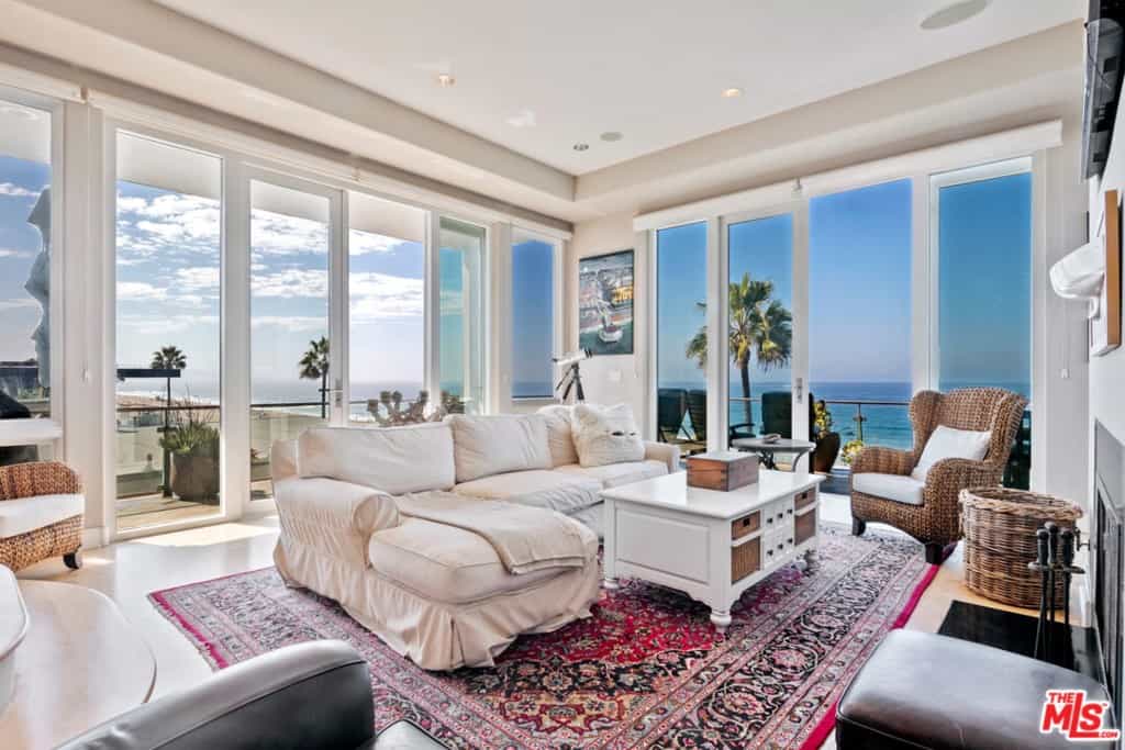 Condominium in Manhattan Beach, California 11005247