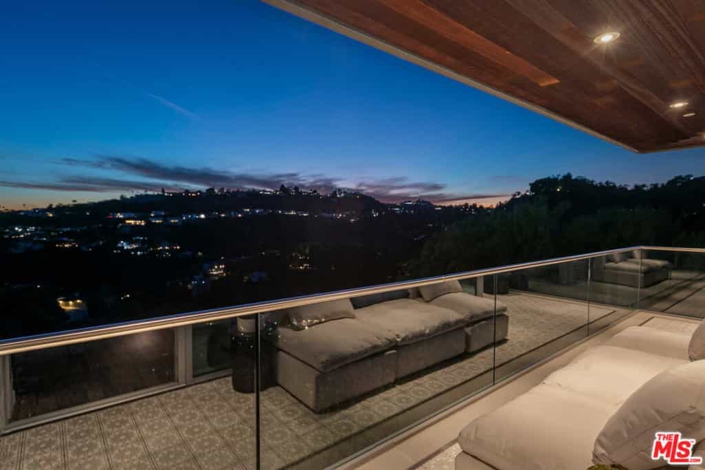 Condominium in Los Angeles, California 11005253