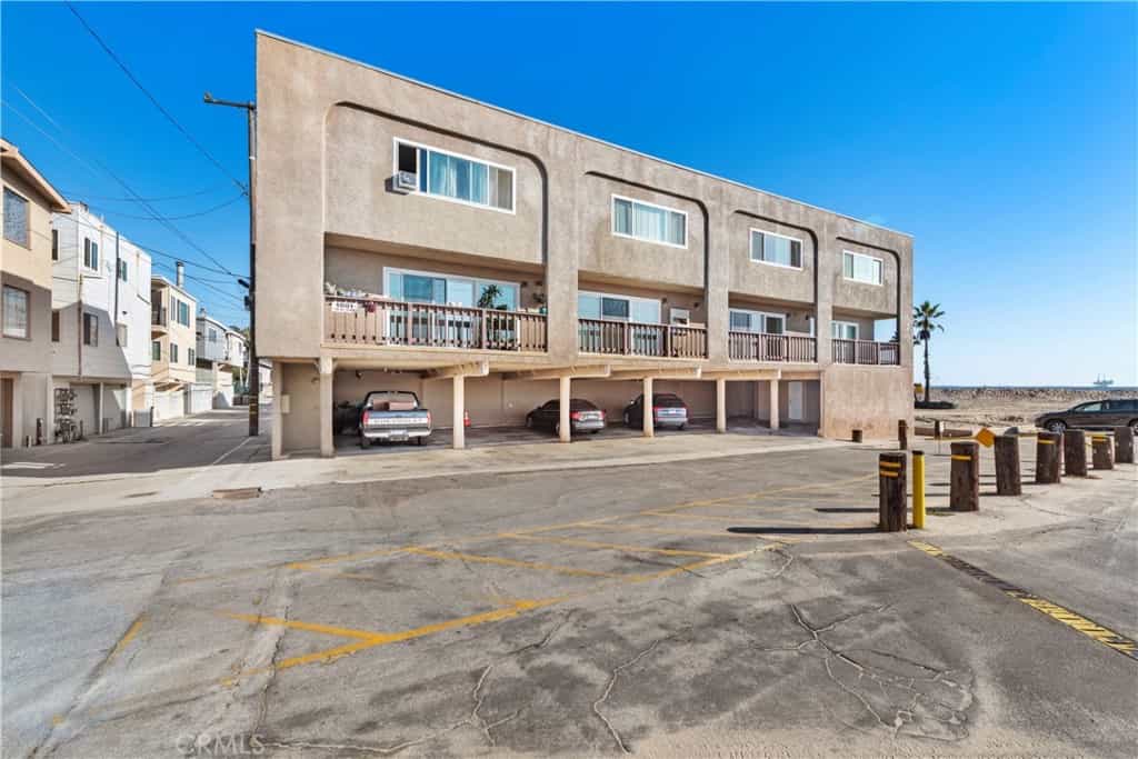 Condominium in Seal Beach, California 11005342
