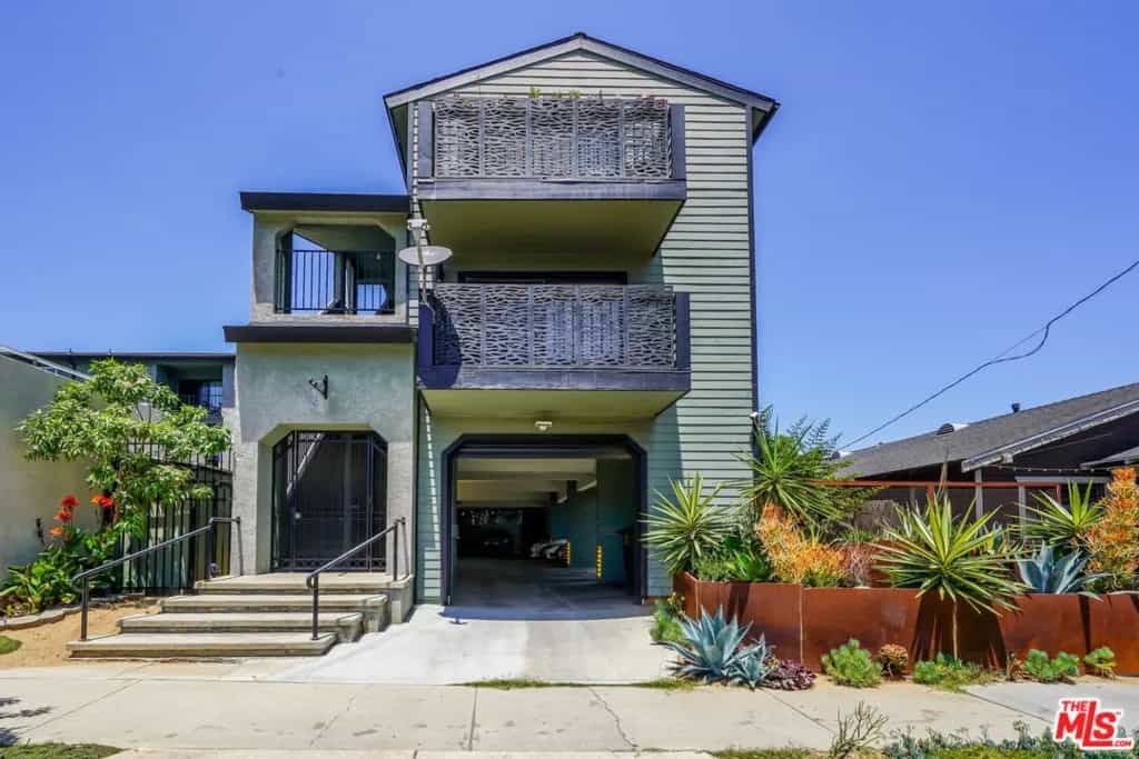 Condominium in Long Beach, California 11005770