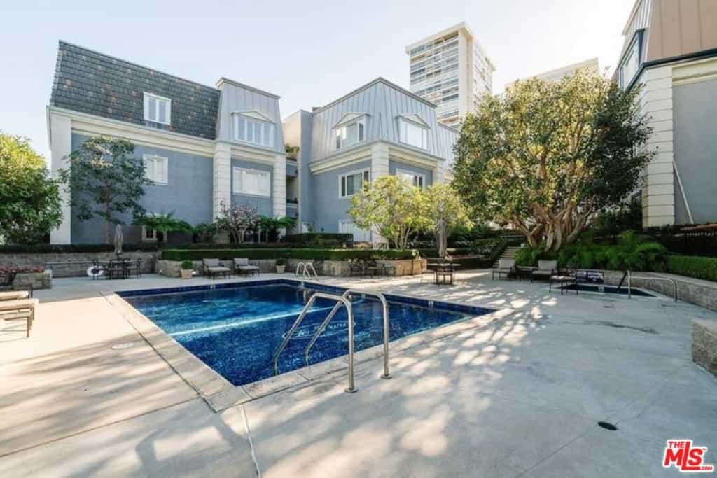 Condominium in Los Angeles, California 11005858