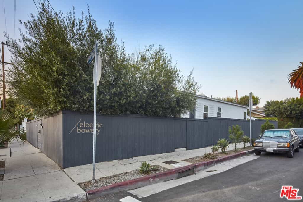 Condominium in Los Angeles, California 11006054