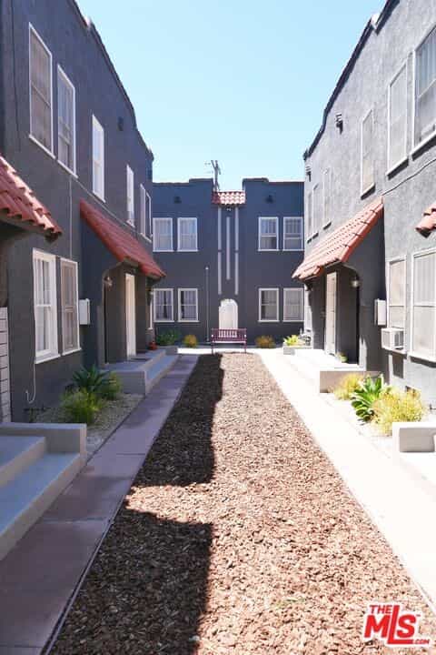 Condominium in Leimert Park, California 11006075