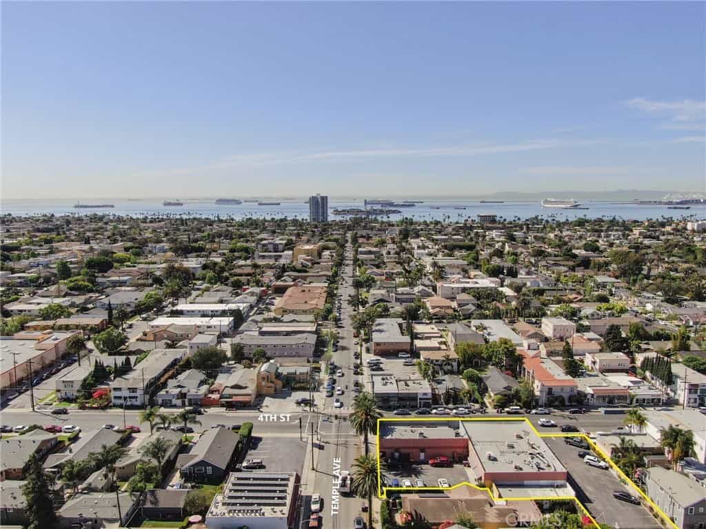 Condominium in Long Beach, California 11006198