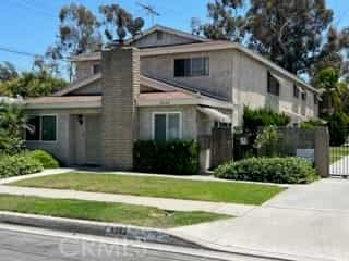 Condominium in Bellflower, California 11006211