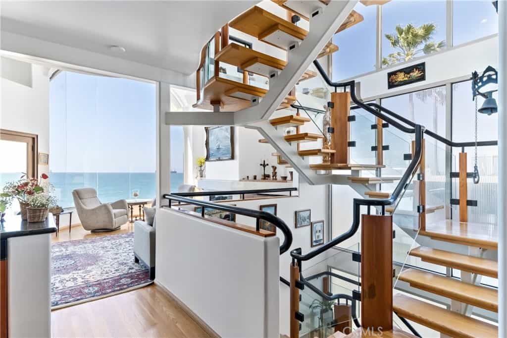 Condominium in Long Beach, California 11006721