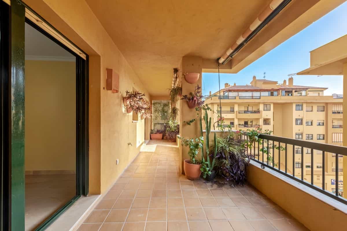 Condominium in San Pedro de Alcantara, Andalusia 11006826