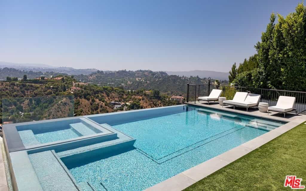 Condominium in Beverly Hills, California 11006871