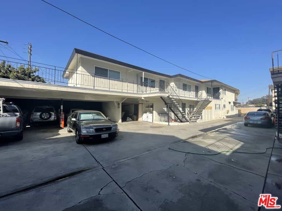Condominium in Hawthorne, California 11006890