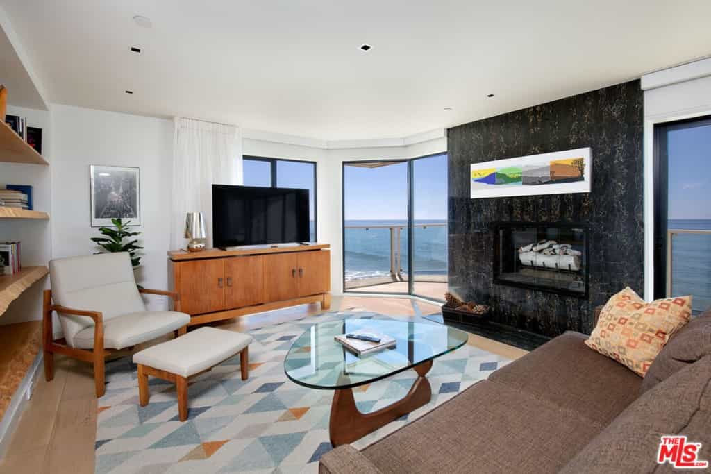 Condominium in Malibu, California 11006912