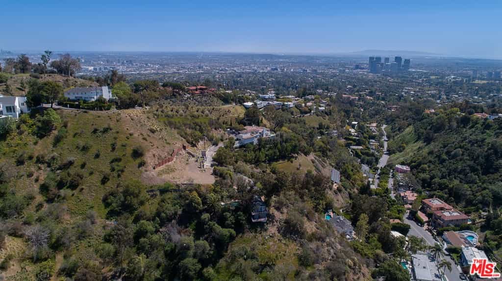 Condominium in Beverly Hills, California 11006973