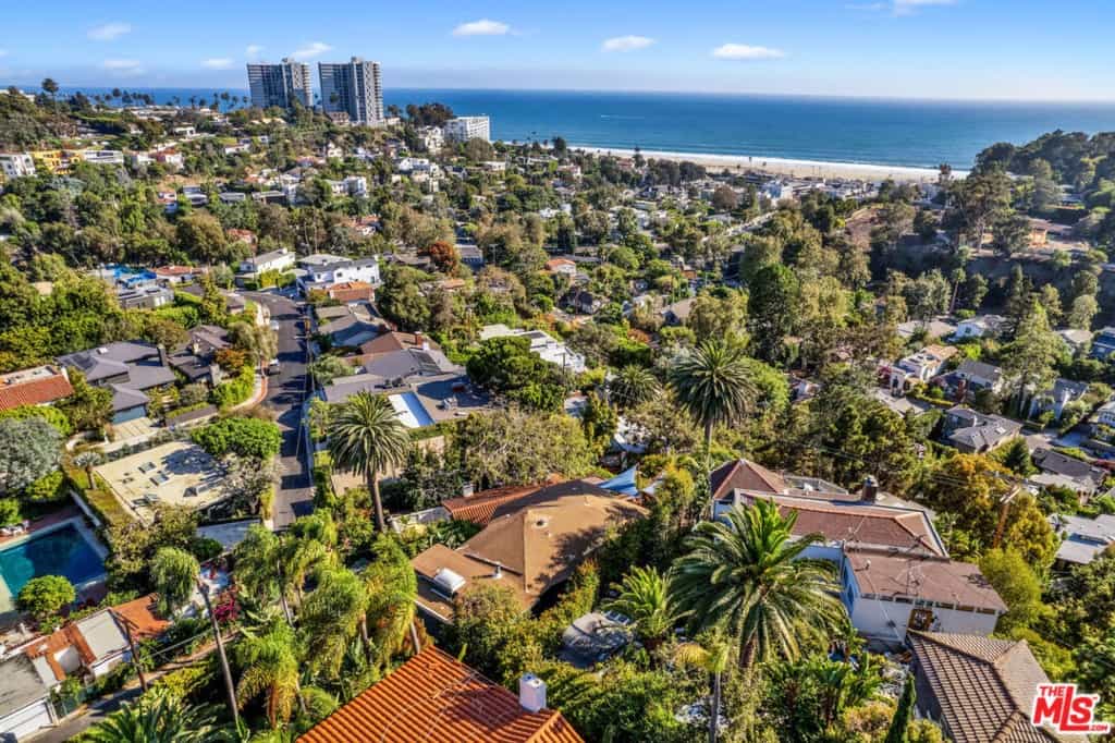 Condominium in Santa Monica, California 11007048