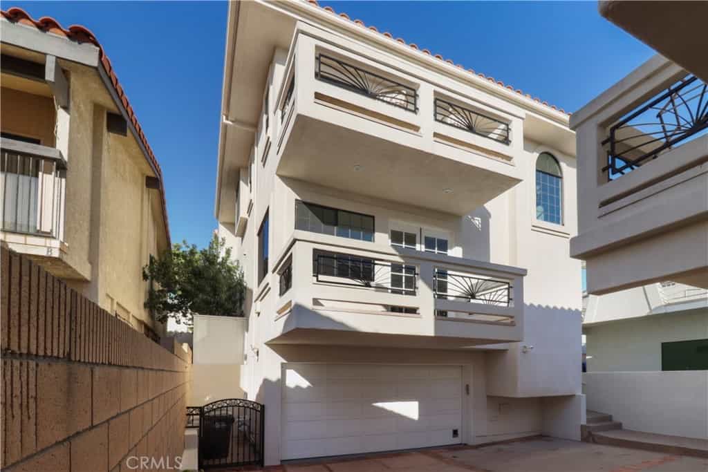 Condominium in Redondo Beach, California 11007069