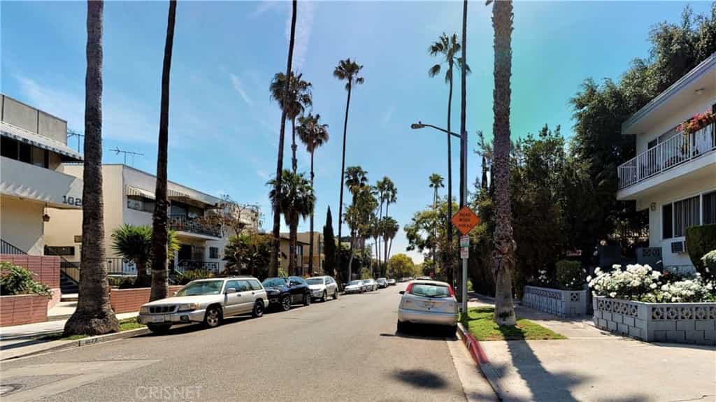 Condominium in West Hollywood, California 11007304