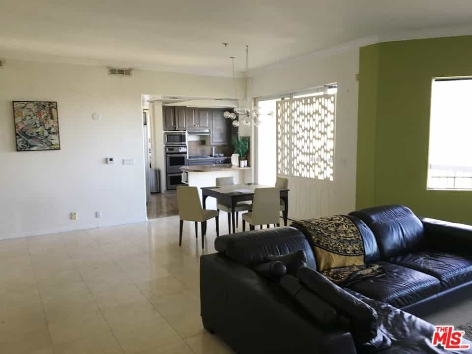 Condominium in Riviera, California 11007319