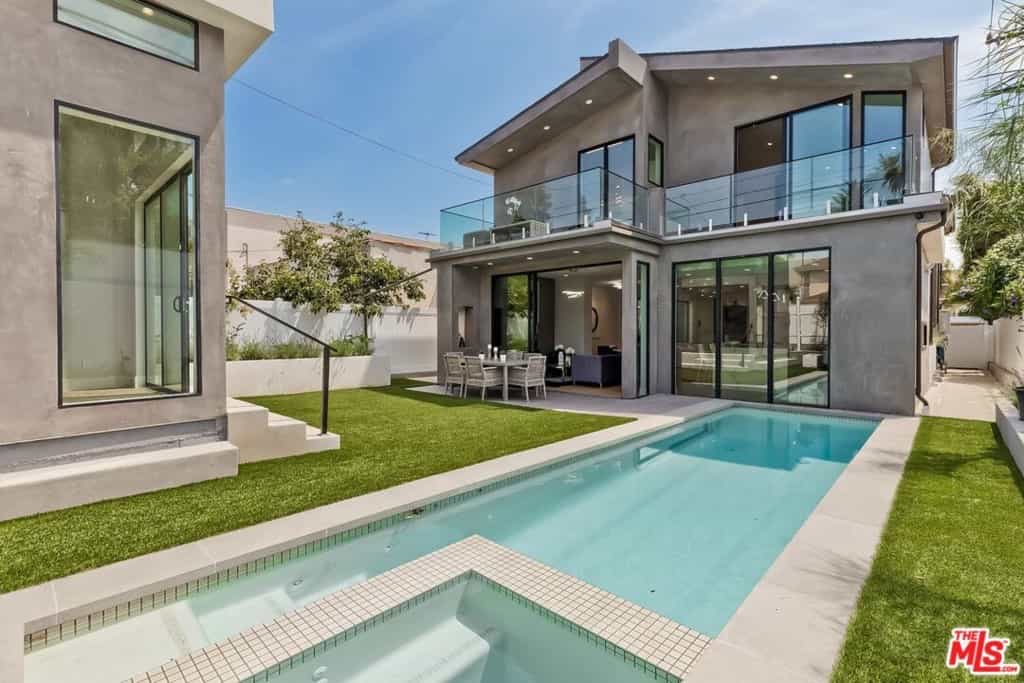 House in Los Angeles, California 11007398