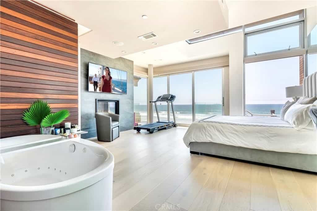 Condominium in Seal Beach, California 11007483