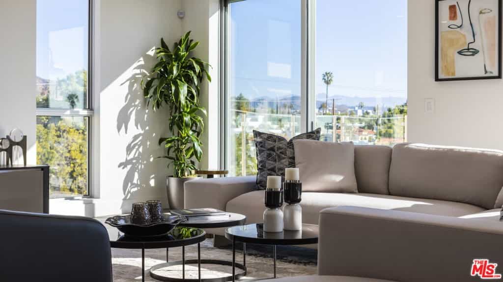 Condominium in Los Angeles, California 11007607