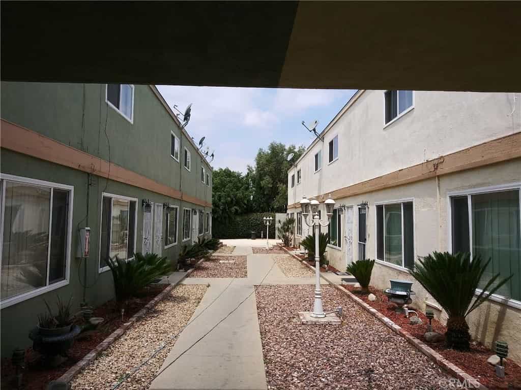 Condominium in Gardena, California 11007724