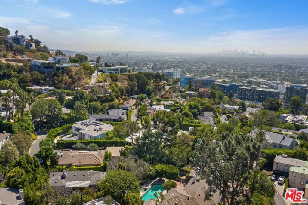 Condominium in Los Angeles, California 11007736