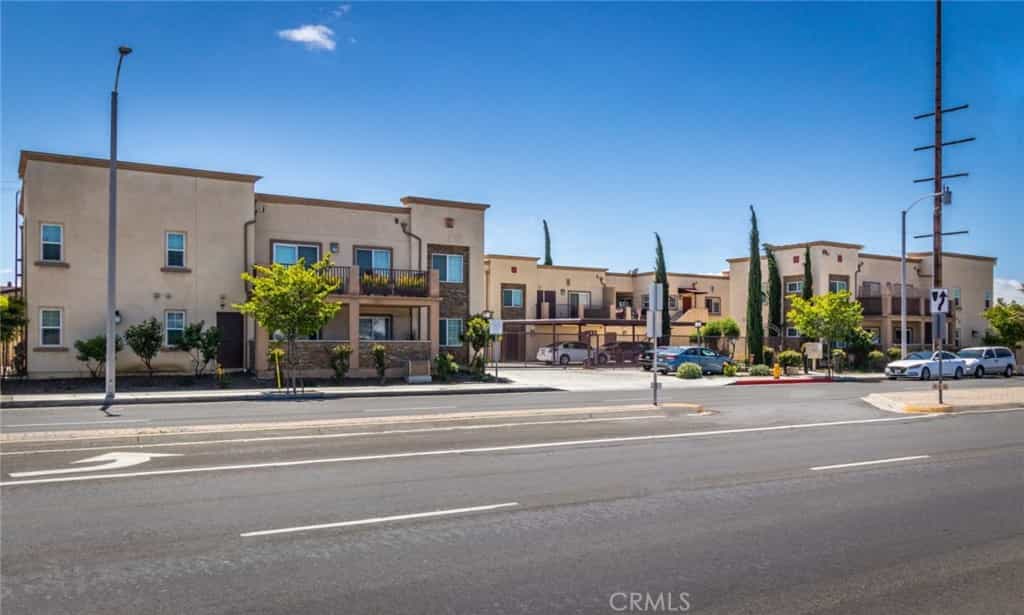 Condominium in Carson, California 11007739