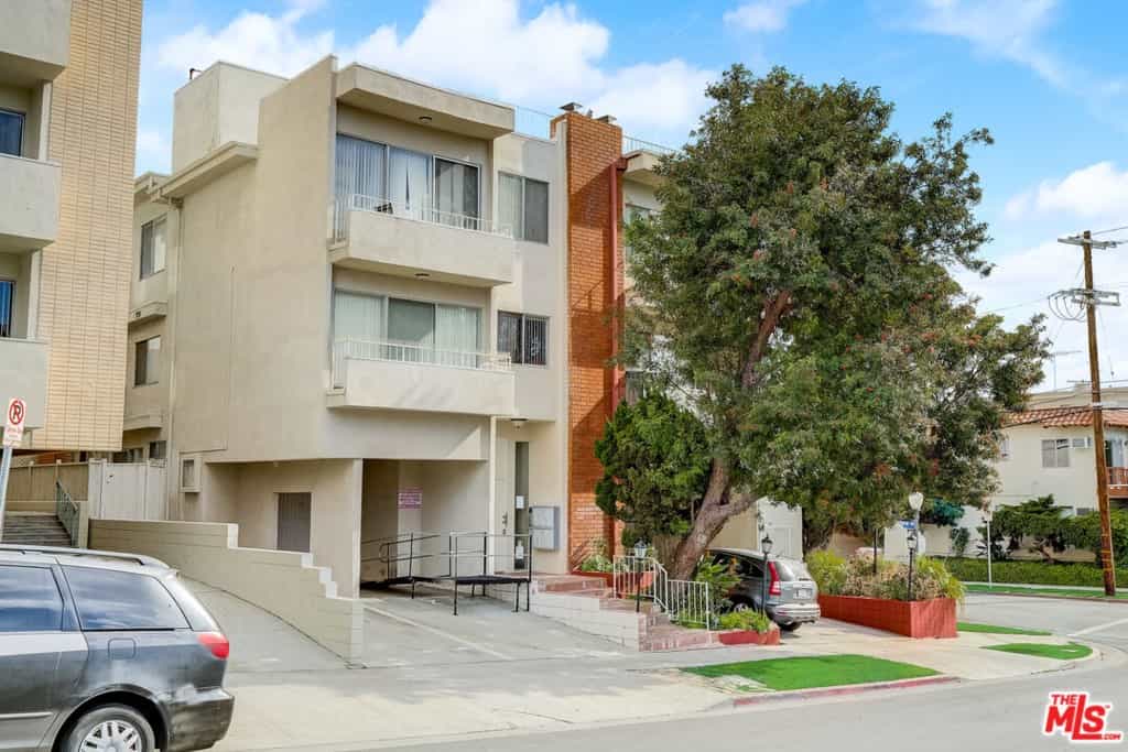 Condominium in Los Angeles, California 11007761