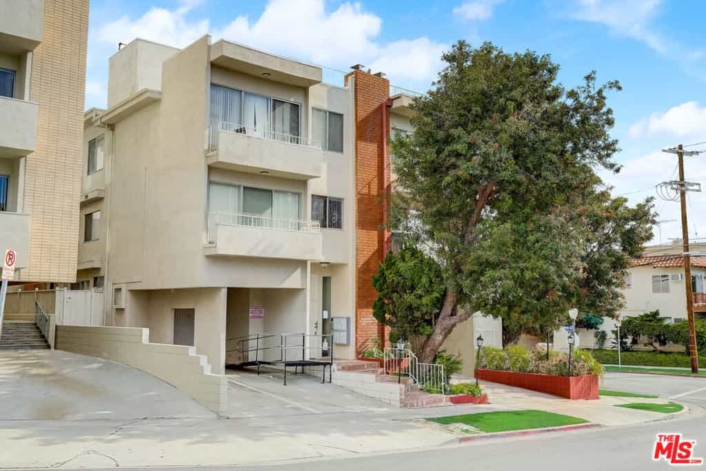 Condominium in Los Angeles, California 11007761