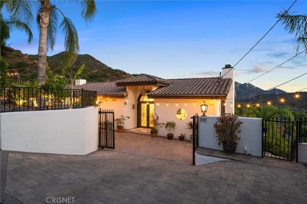 House in Calabasas, California 11007827