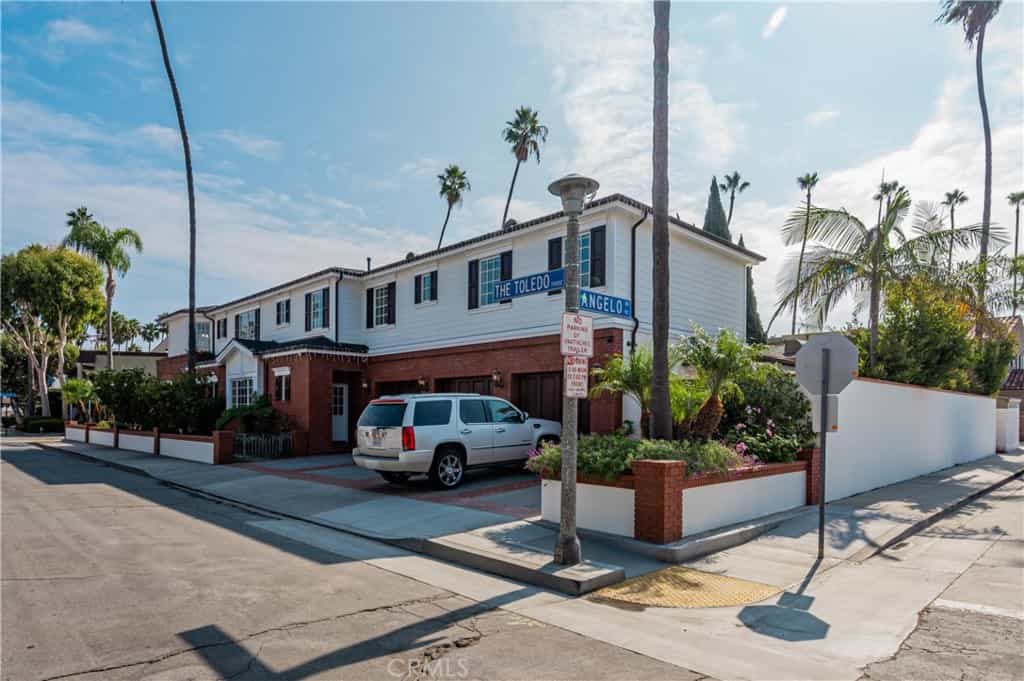 Condominium in Long Beach, California 11007836