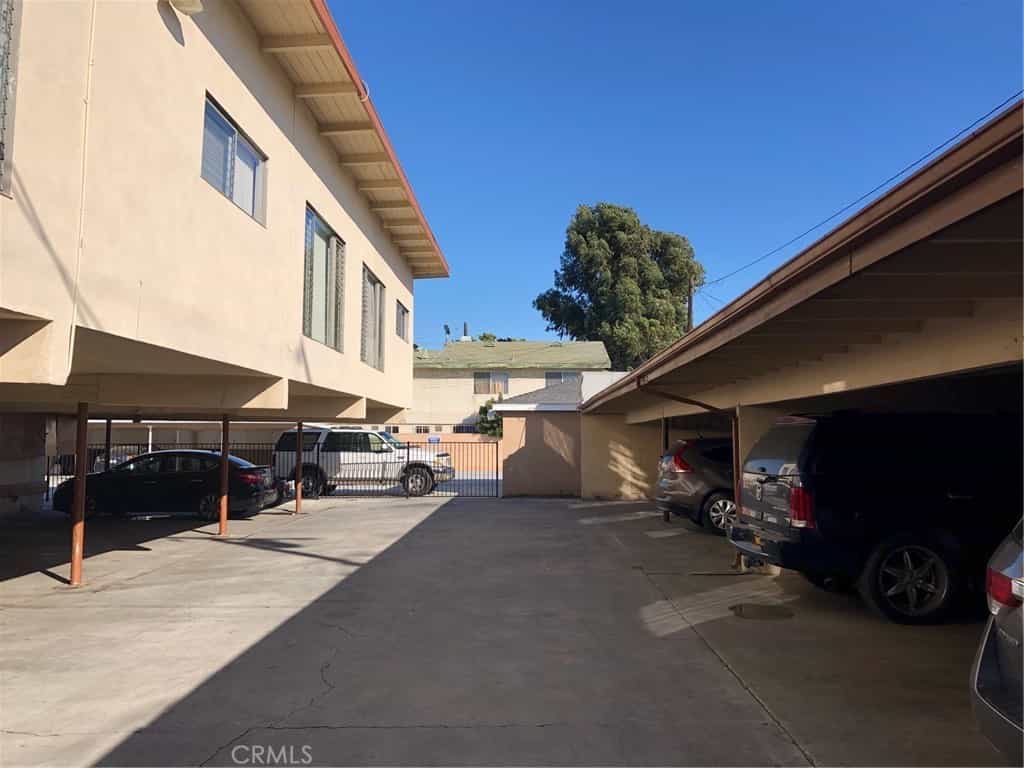 Condominium in Gardena, California 11007841