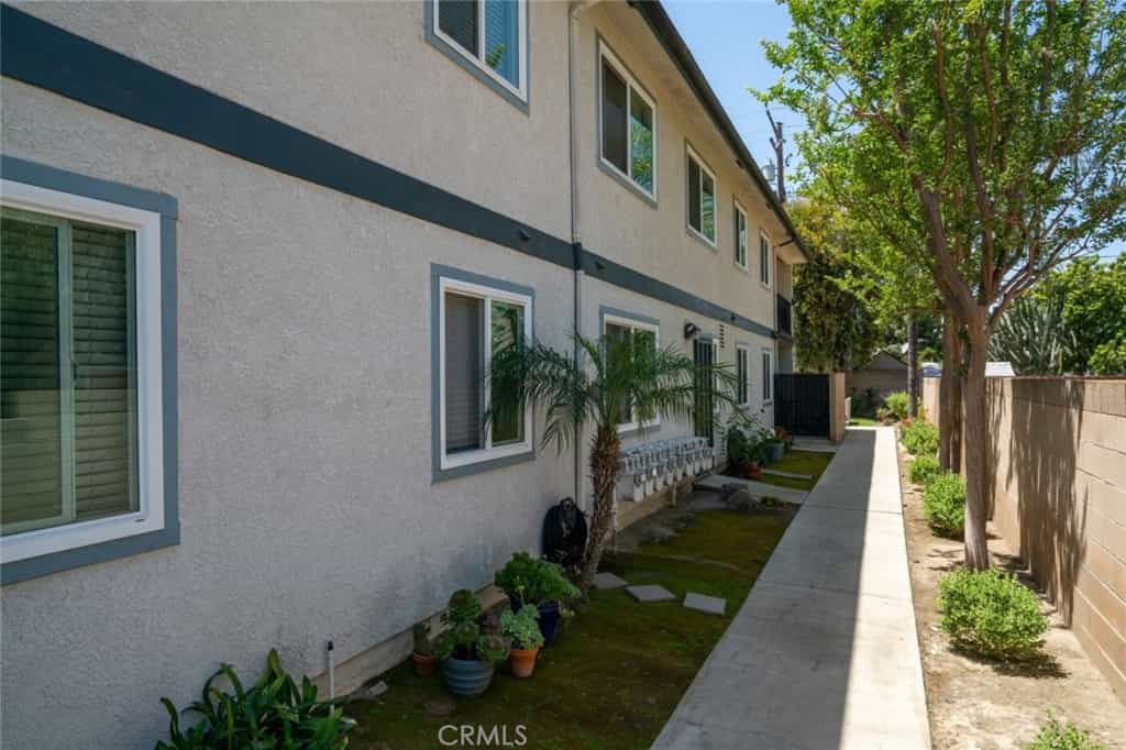 公寓 在 Cypress, California 11007851