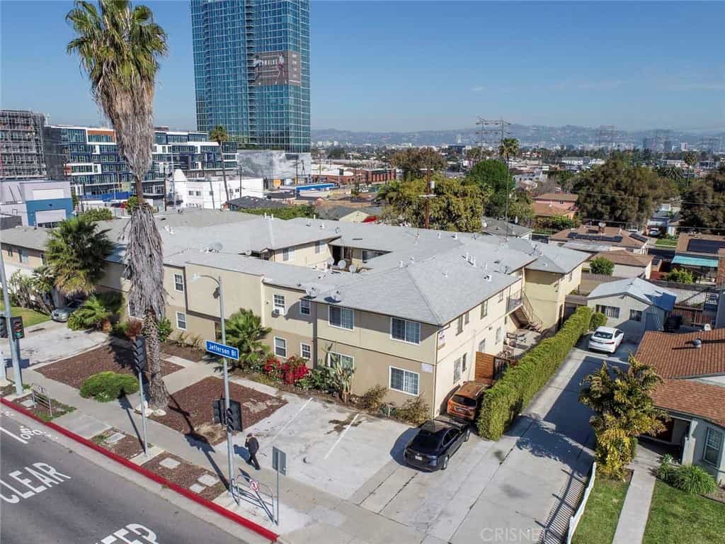 Condominium in Los Angeles, California 11007860