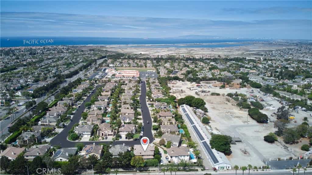 Condominium in Huntington Beach, California 11007986