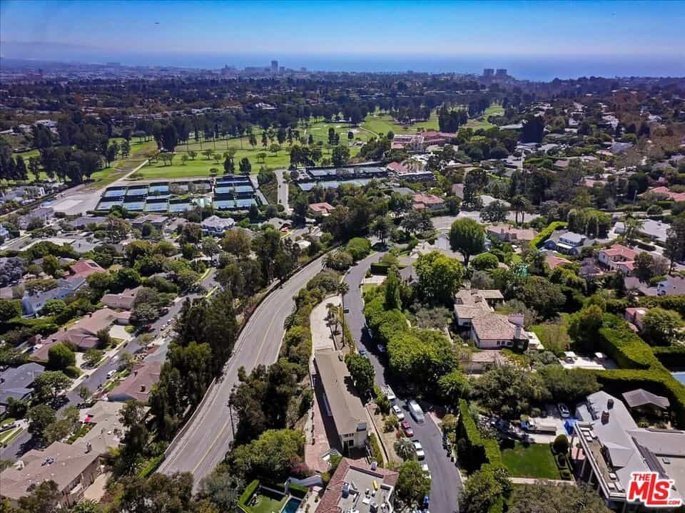 Condominium in Los Angeles, California 11008039