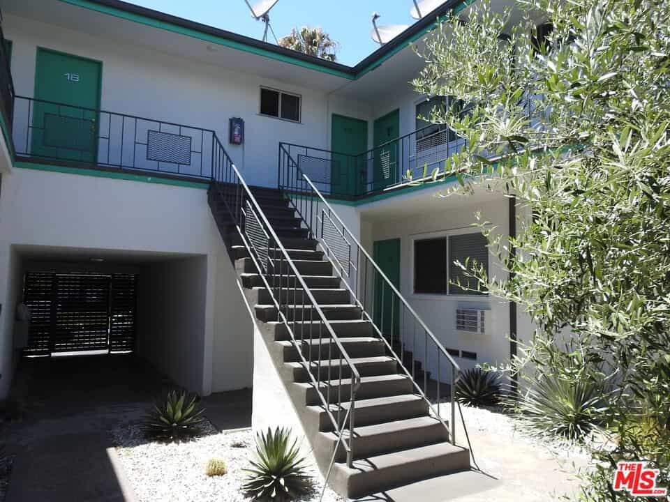 Condominium in Los Angeles, California 11008051