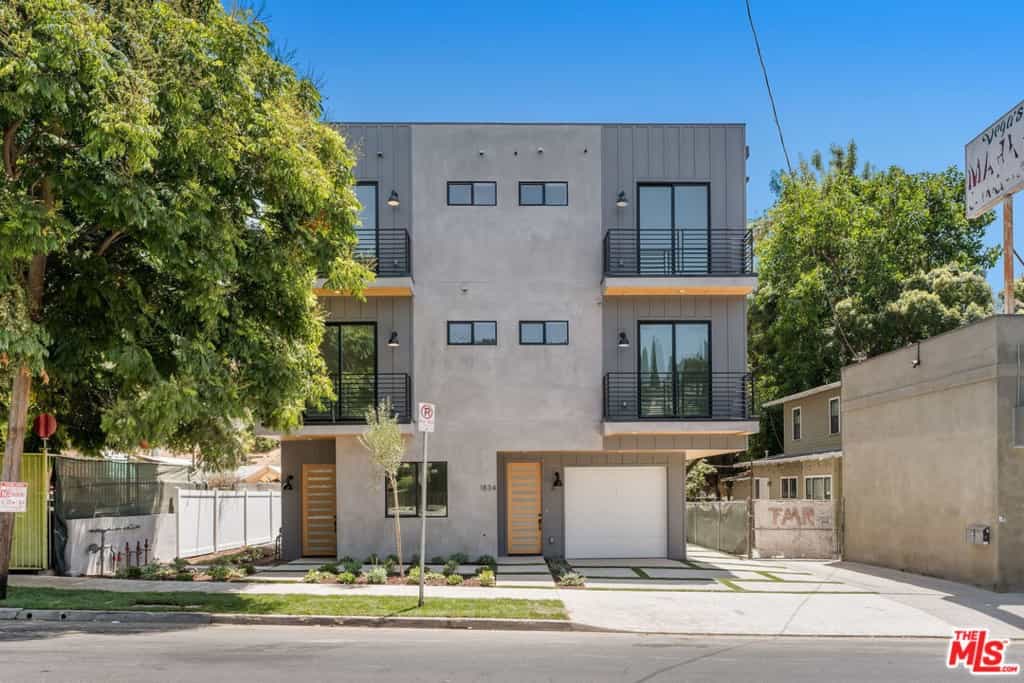 Condominium in Dayton Avenue, California 11008056